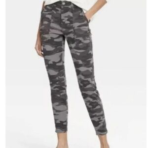 Knox Rose Women's Size 24W Gray Camouflage Print Pants NWT